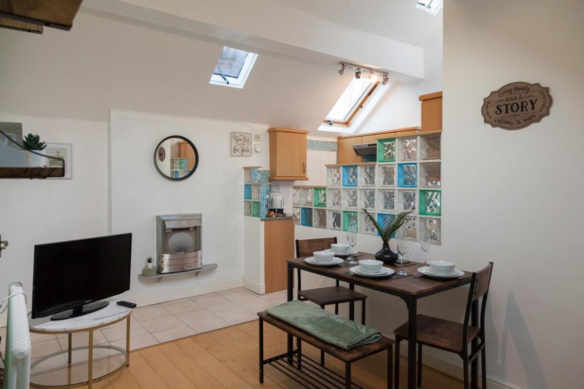 Victorian Elegance At Kingscliffe, Sleeps 17 Villa Manchester Exteriör bild