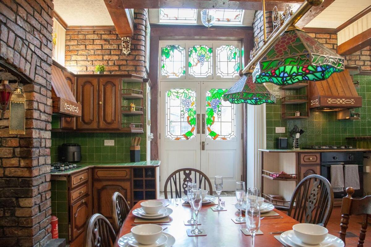 Victorian Elegance At Kingscliffe, Sleeps 17 Villa Manchester Exteriör bild